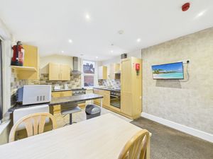 Kitchen Diner- click for photo gallery